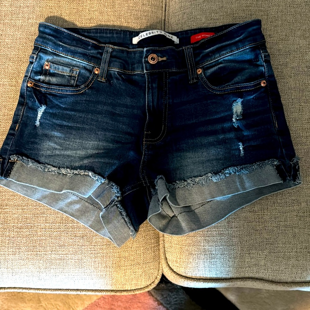Cute celebrity pink “the honey” shorts size 3/26